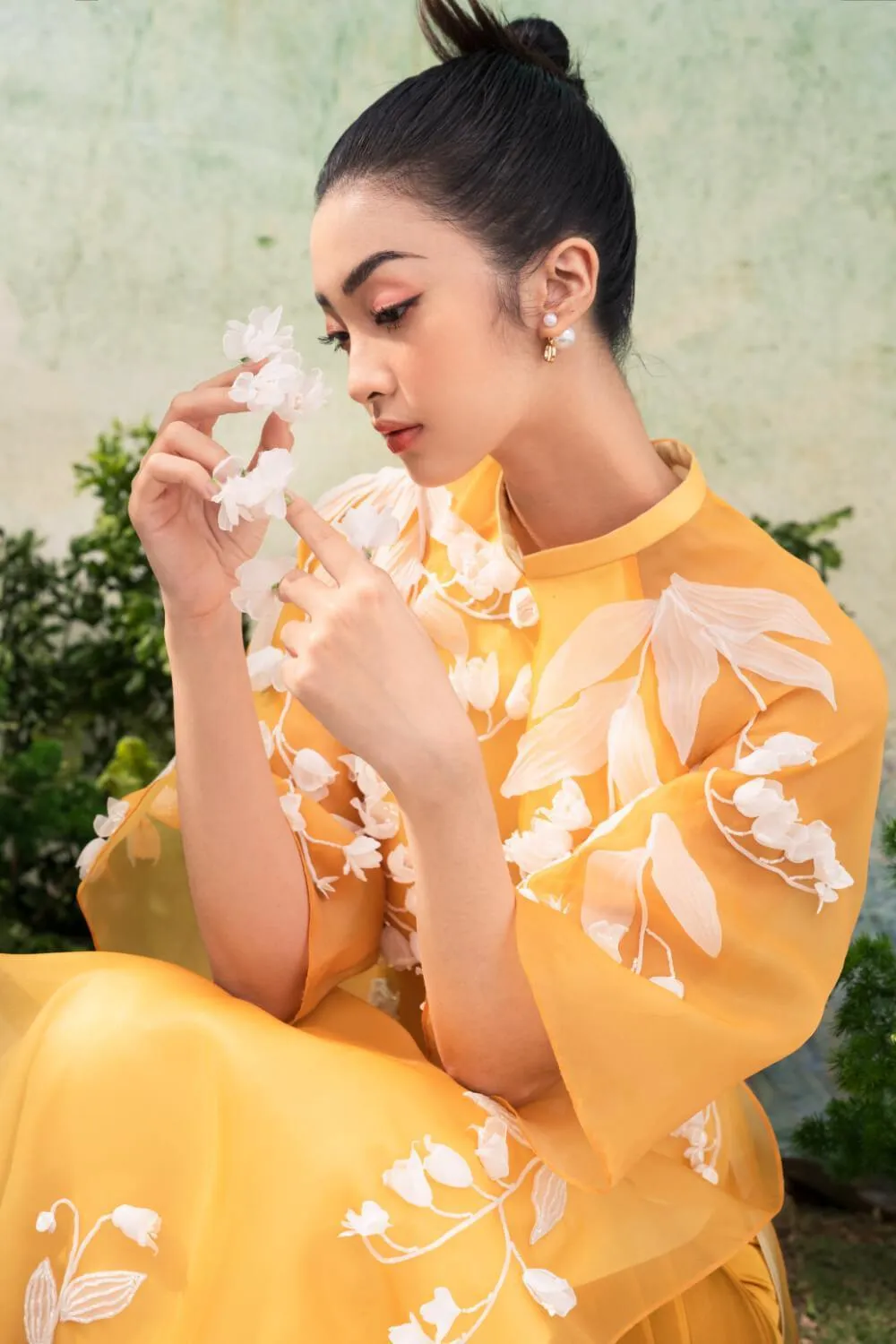 Debra White Floral Ao Dai