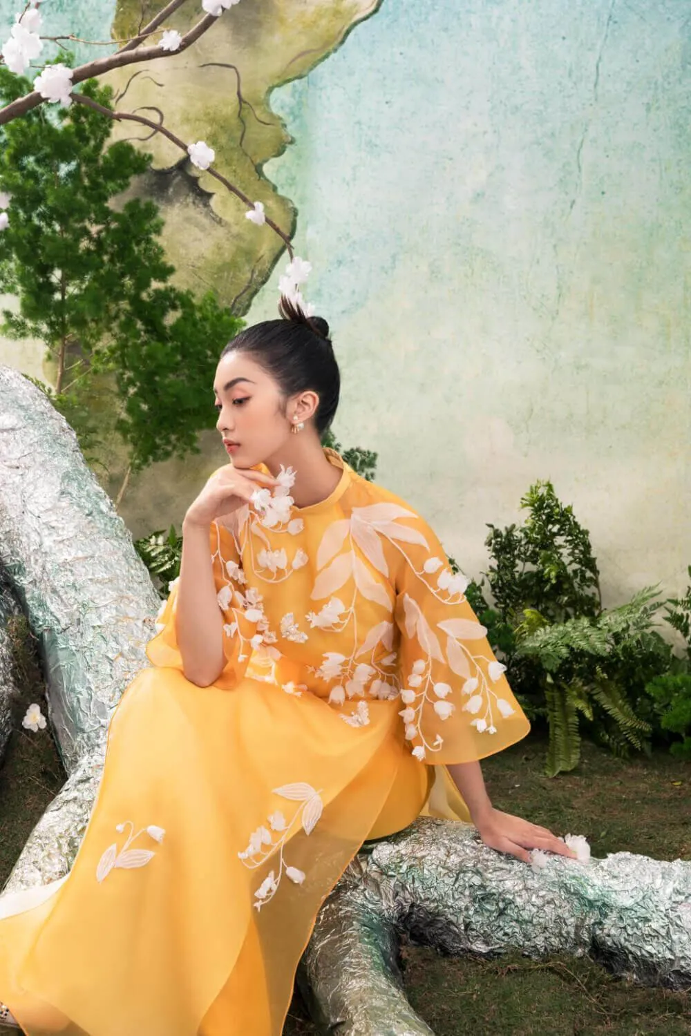 Debra White Floral Ao Dai