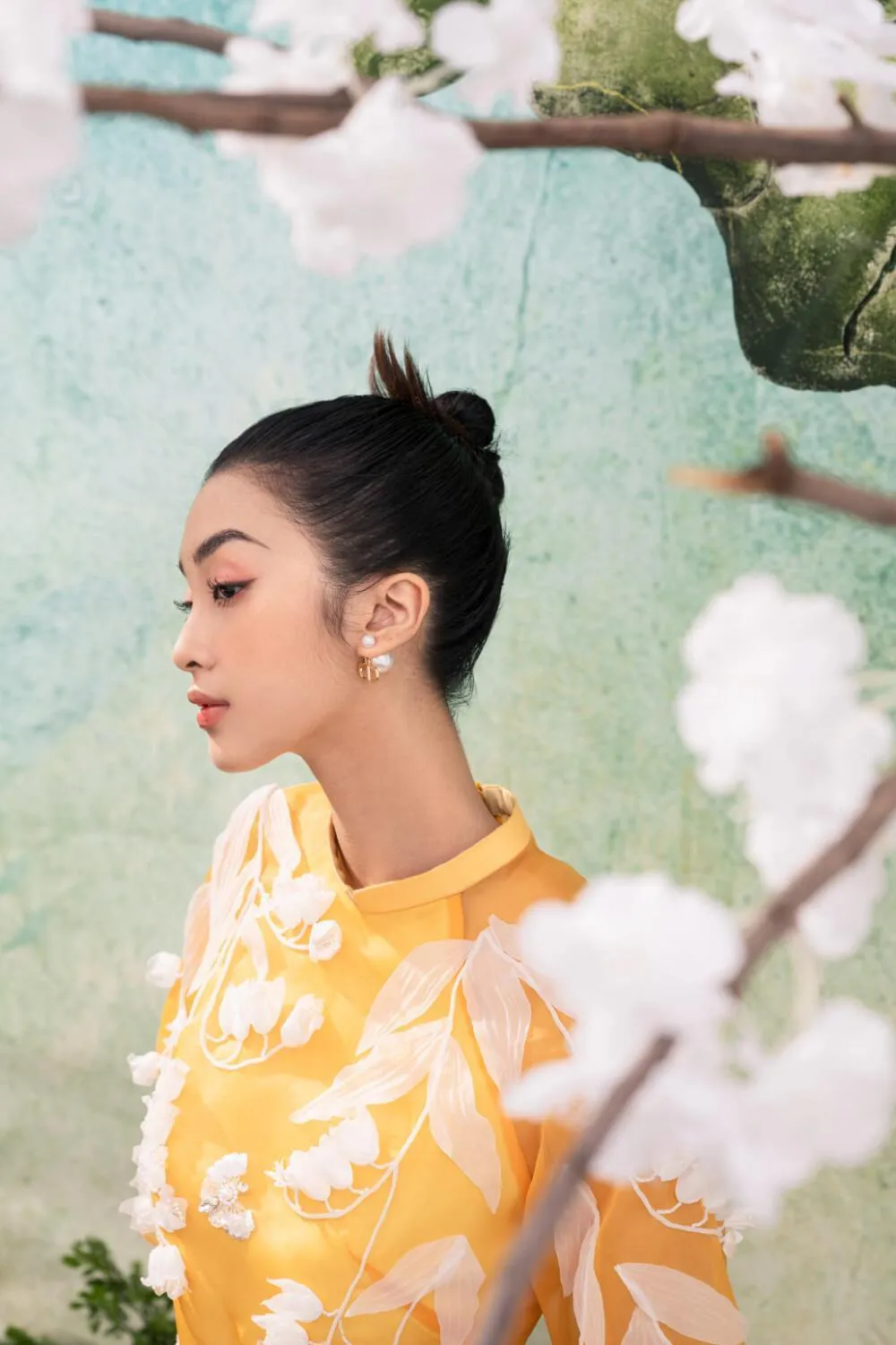 Debra White Floral Ao Dai