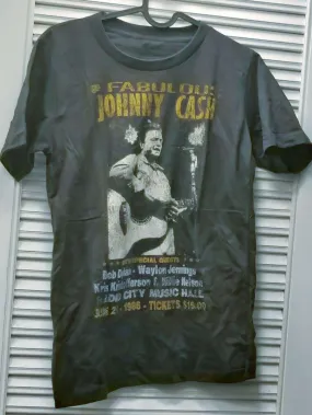 Johnny Cash Vintage Concert Tee: A Tribute to the Man in Black and Music Legends