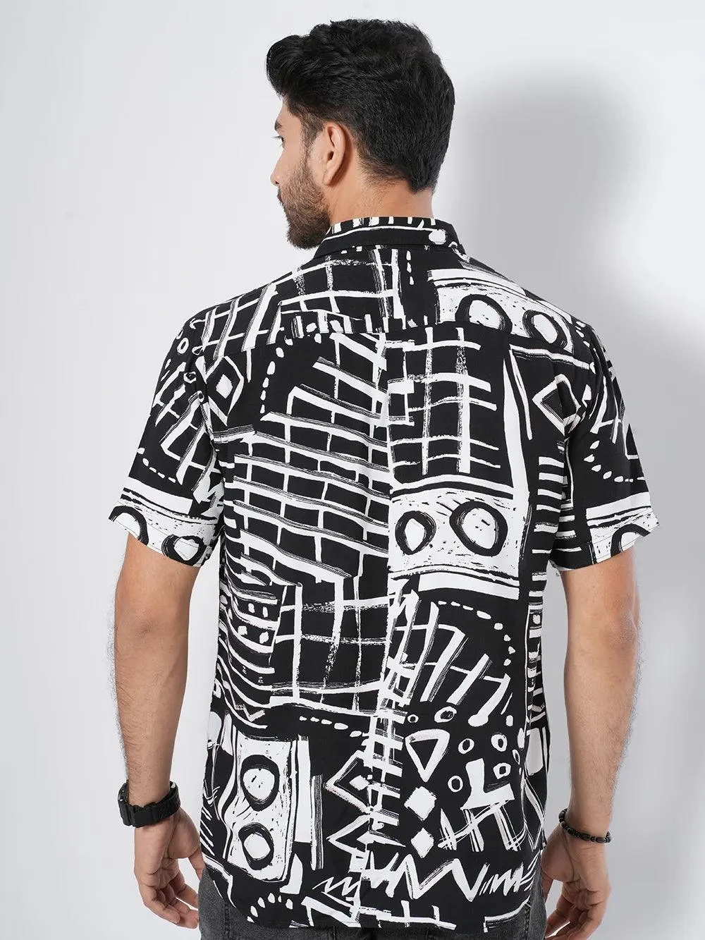 Men's Relax Line Drawing in Black Short Sleeve Shirt